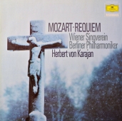 Mozart - Herbert von Karajan, Wiener Singverein, Berliner Philharmoniker - Requiem 2535 257 www.blackvinylbazar.cz-LP-CD-gramofon Mozart - Herbert von Karajan, Wiener Singverein, Berliner Philharmoniker - Requiem 2535 257 www.blackvinylbazar.cz-LP-CD-gramofon